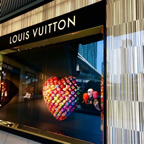 louis vuitton store hours|louis vuitton locator.